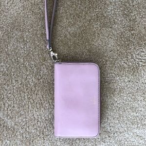 Light pink Fossil smartphone wristlet